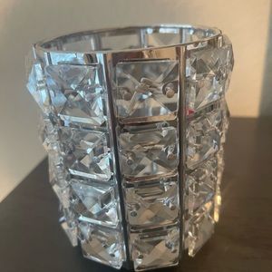 Dimond organizer for room